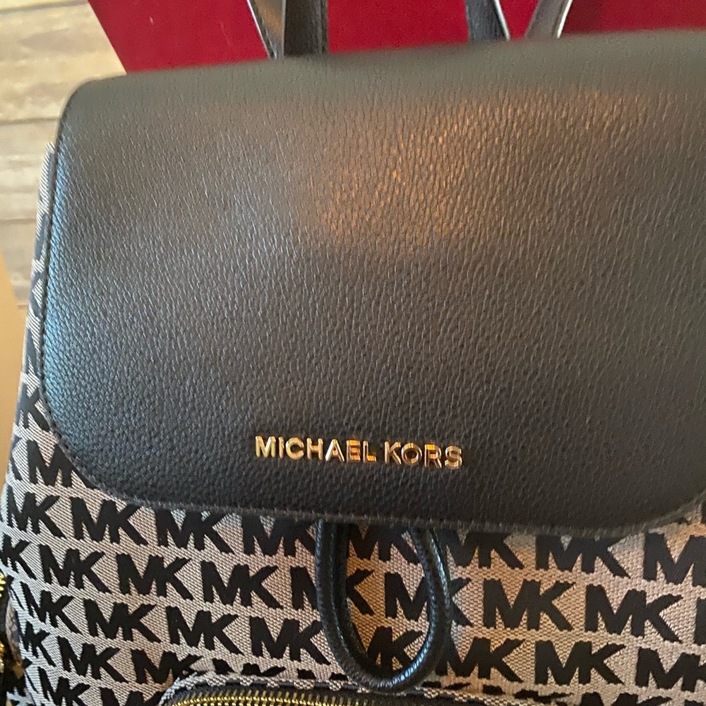 MICHAEL KORS ABBEY LARGE CARGO BACKPACK - Picture 3 of 16